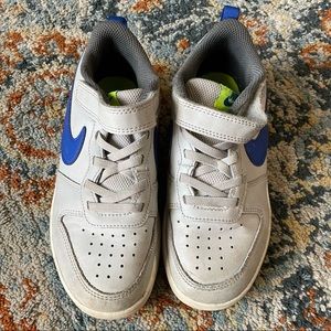Nike Grey Blue Boy Sneakers, size 1.5Y